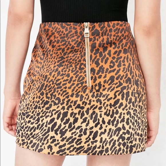 Urban Outfitters Cheetah Print Mini Skirt - Picture 2 of 6